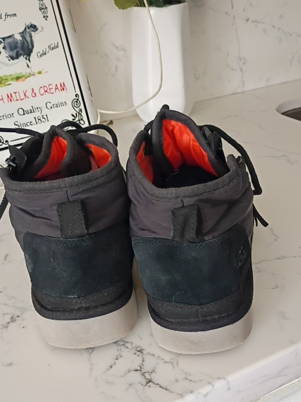 Ugg Men Boots - Picture 4 of 10